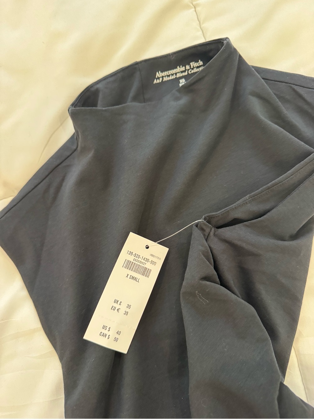 Abercrombie & Fitch Black Sleeveless Ruched Side top - Picture 3 of 4